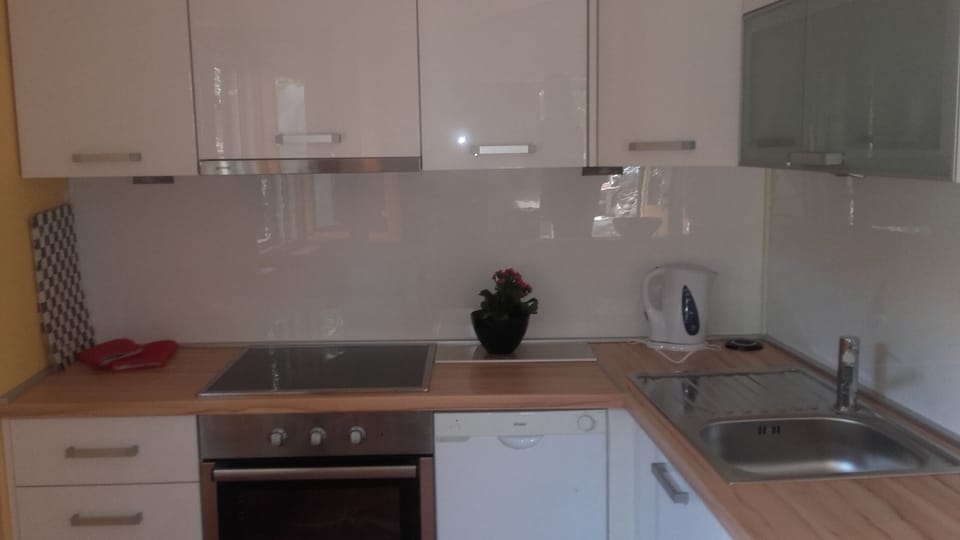 House (Three Bedroom Holiday Home) | Private kitchen | Fridge, stovetop, dishwasher, coffee/tea maker