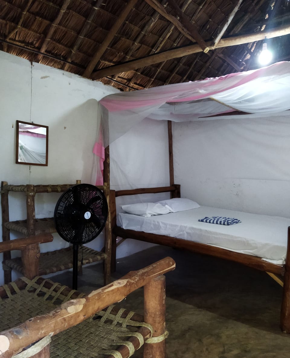 Room, 1 Bedroom, Balcony | Living area