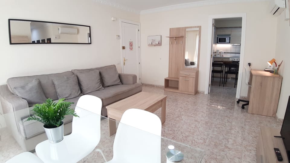 Apartment, 3 Bedrooms, Smoking | Lounge