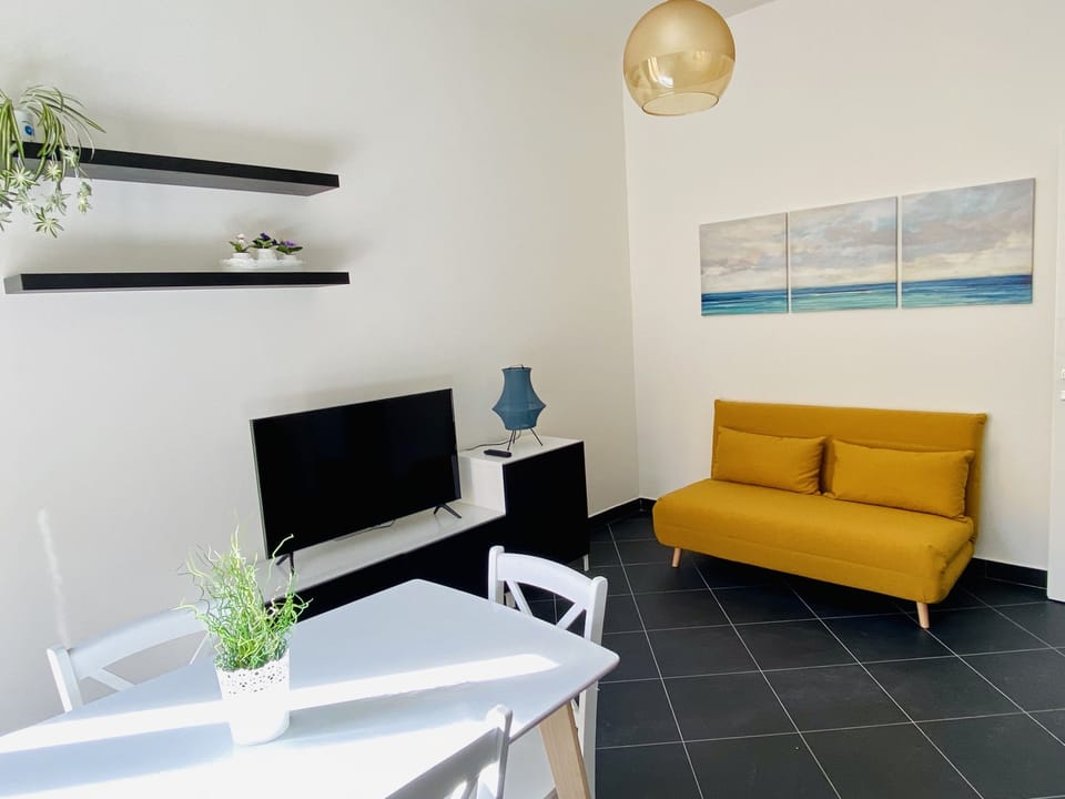 Apartment | Living area | 30-inch flat-screen TV with digital channels, TV