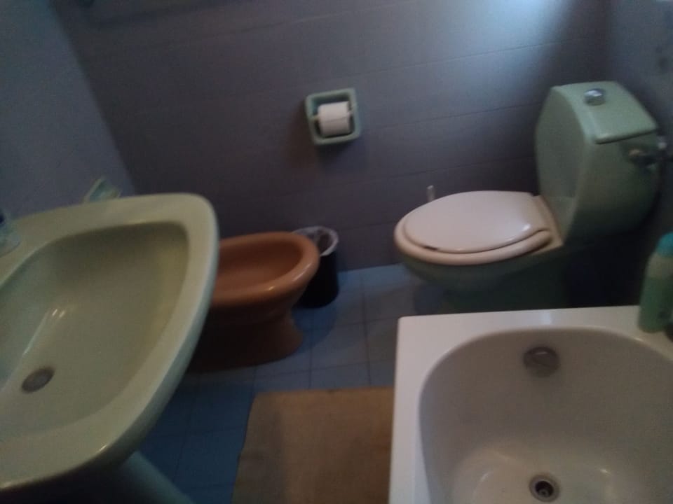 Room, 1 Bedroom, Smoking | Bathroom amenities