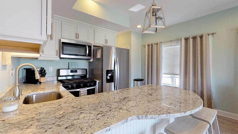 Fully equipped kitchen | Stainless steel appliances
