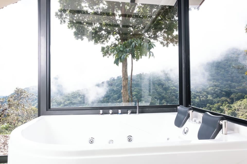 2-person Superior Bungalow Valley | Bathroom | Eco-friendly toiletries, hair dryer, towels, soap