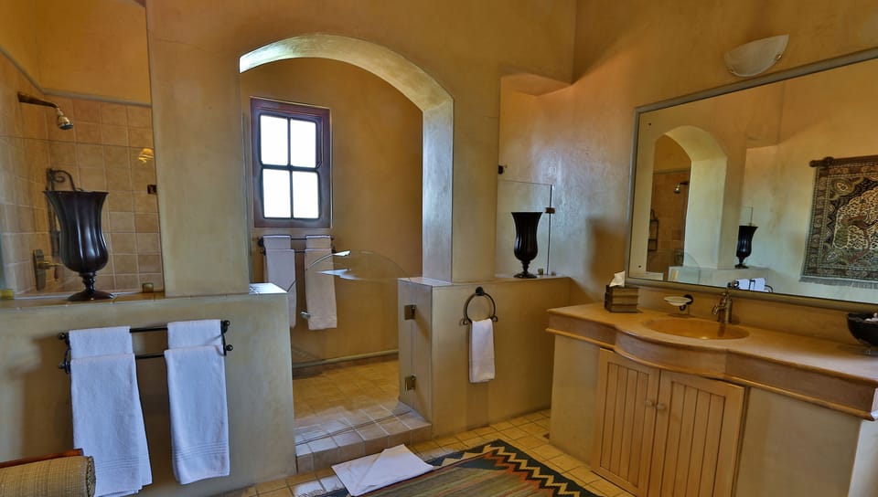 Presidential Suite | Bathroom | Deep soaking tub, free toiletries, hair dryer, bathrobes