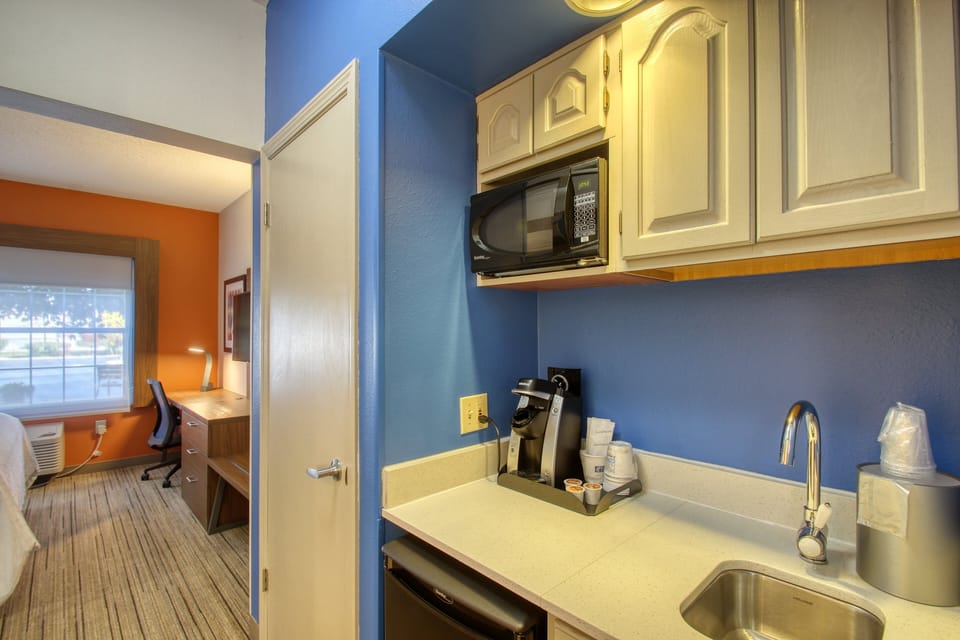 Suite, 1 King Bed with Sofa bed | Desk, iron/ironing board, free WiFi, bed sheets