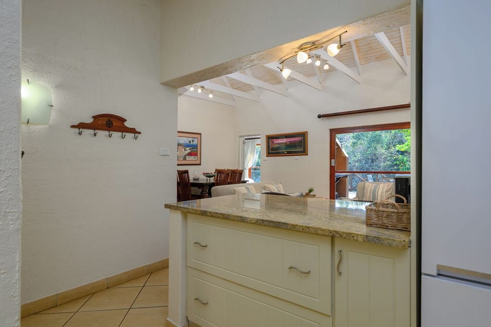 Superior Villa | Private kitchen | Full-size fridge, microwave, oven, stovetop