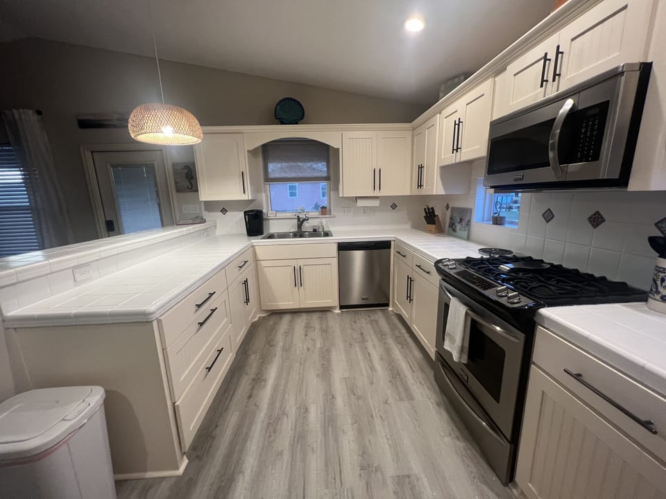 Gas stove, dishwasher, microwave, coffee maker 