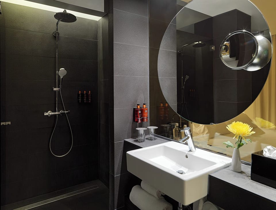 Bathroom sink