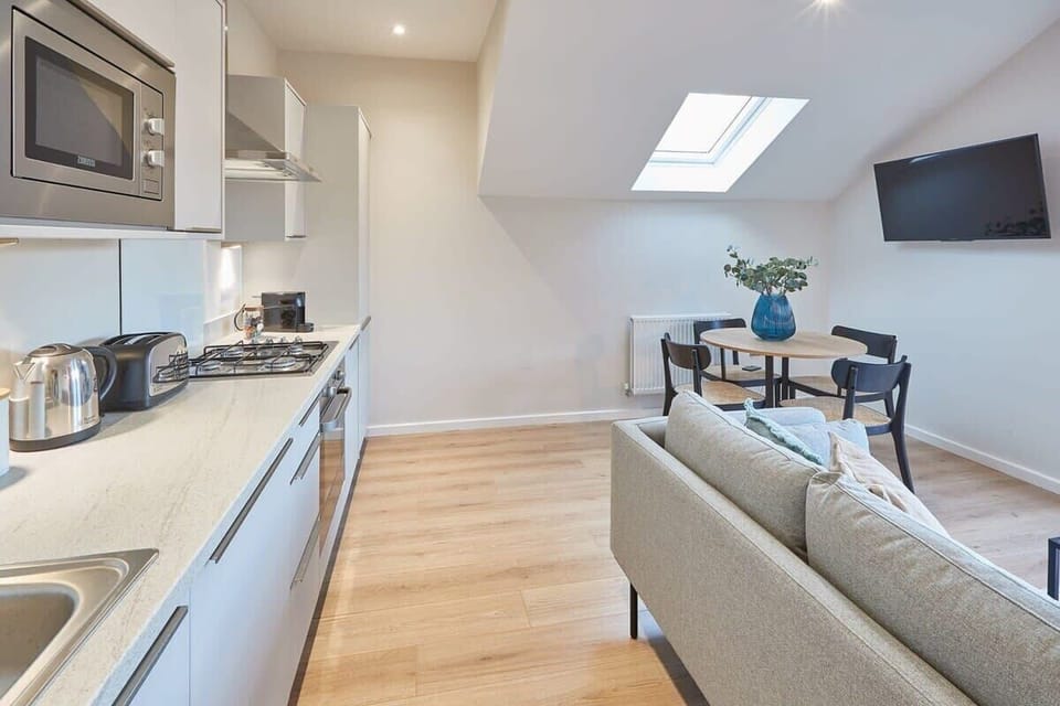 Skyline Apartment, Whitby - Host & Stay