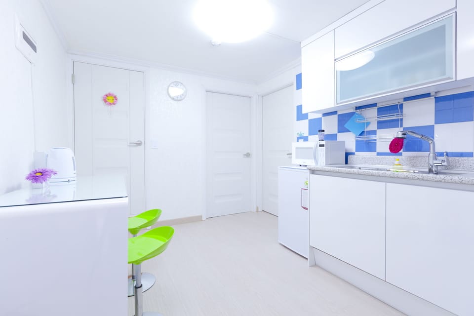 (Foreigners Only) Family Suite | Private kitchen | Full-size fridge, microwave, stovetop, coffee/tea maker