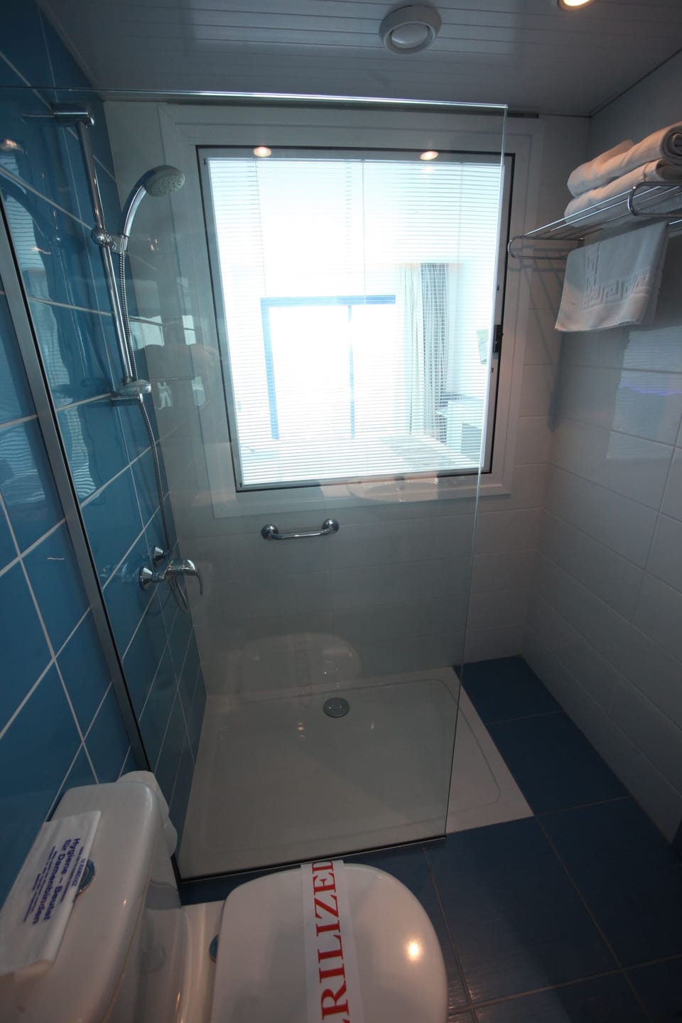 Deluxe Double or Twin Room, Sea View | Bathroom | Hair dryer, towels, soap, shampoo