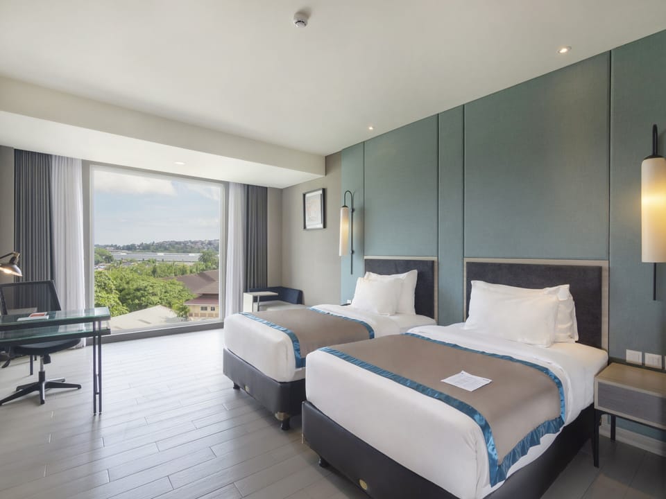 Deluxe Twin Room, 2 Twin Beds | In-room safe, desk, laptop workspace, WiFi (free)