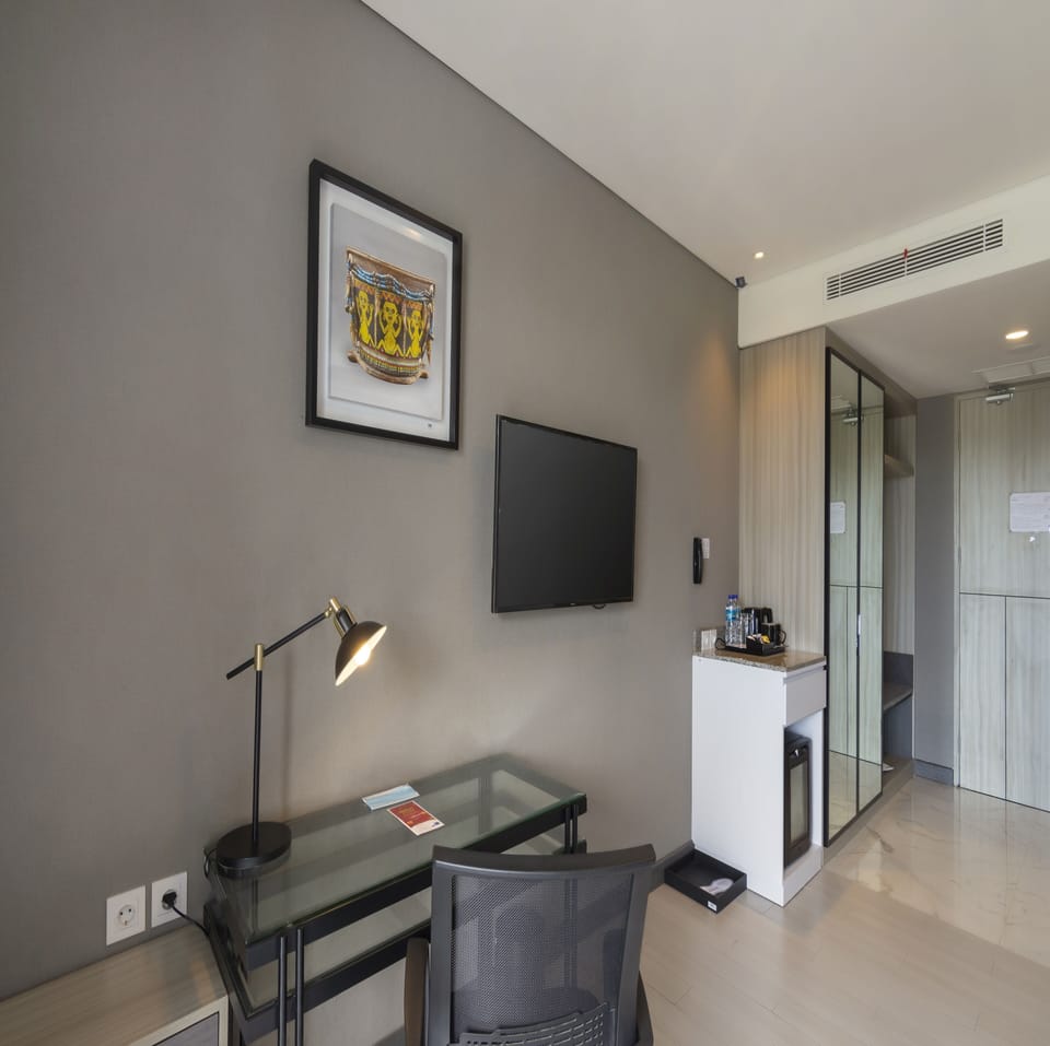 Business Twin Room | In-room safe, desk, laptop workspace, WiFi (free)