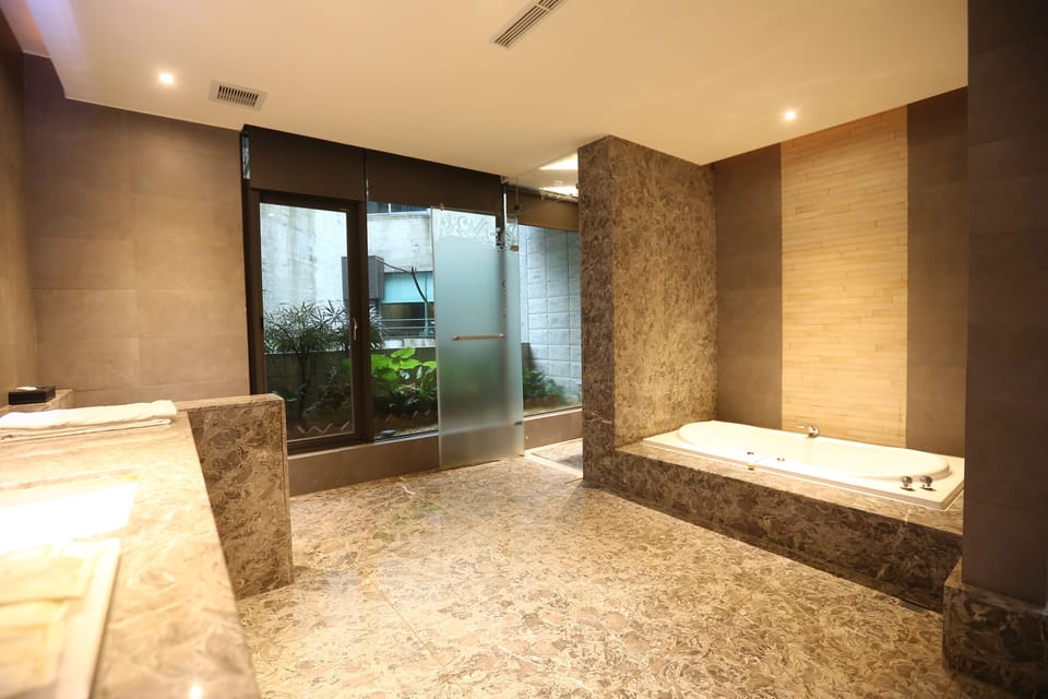 Design Room | Bathroom | Separate tub and shower, rainfall showerhead, free toiletries