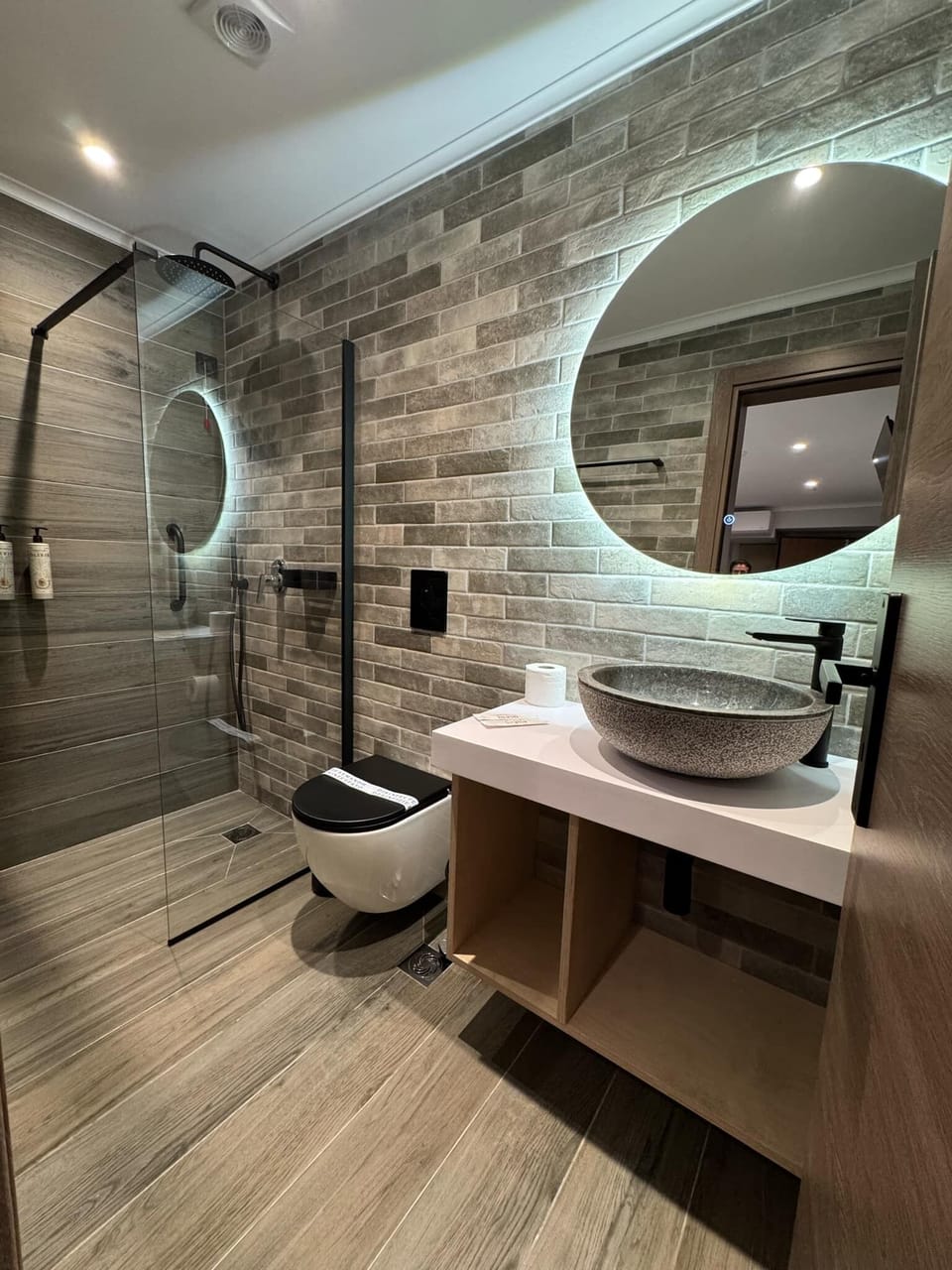 Single Room, Patio | Bathroom | Shower, free toiletries, hair dryer, slippers