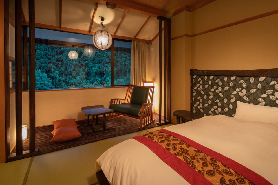 Basic Twin Room | Down comforters, in-room safe, desk, blackout drapes