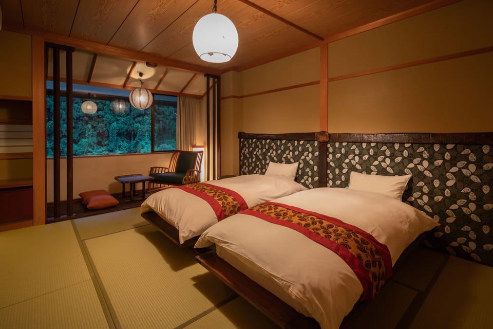 Basic Twin Room | Down comforters, in-room safe, desk, blackout drapes