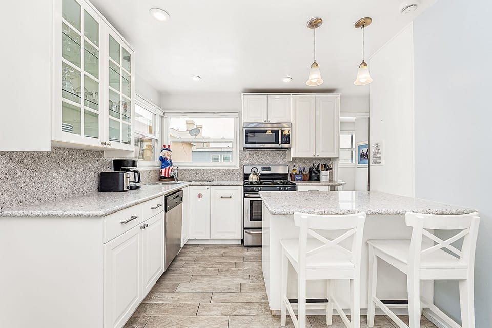 The bar area with bar stools is a perfect additional seating area so the house chef can cook with an audience!
                