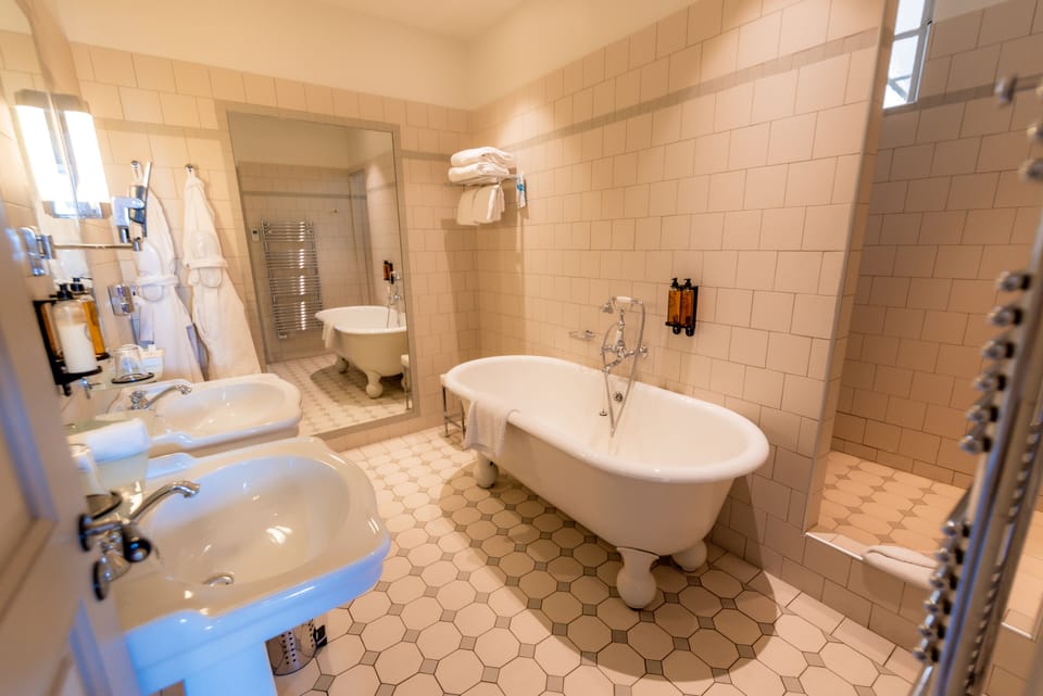 « LA NOTRE DAME » - Junior Suite Prestige Sea View | Bathroom | Free toiletries, hair dryer, bathrobes, slippers