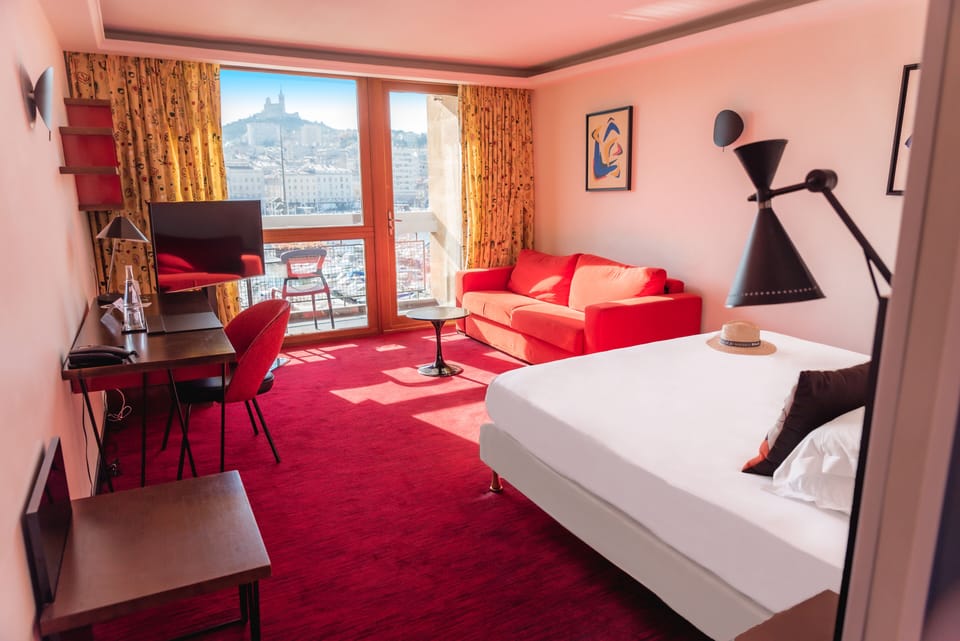 Junior Suite Sea View | Premium bedding, minibar, in-room safe, blackout drapes