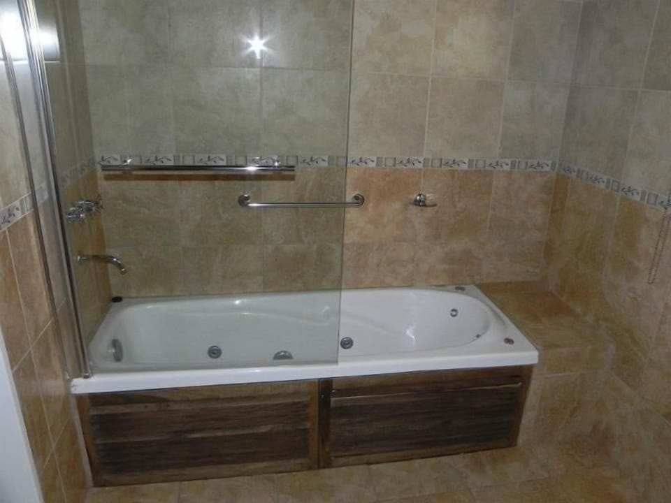 Jetted tub