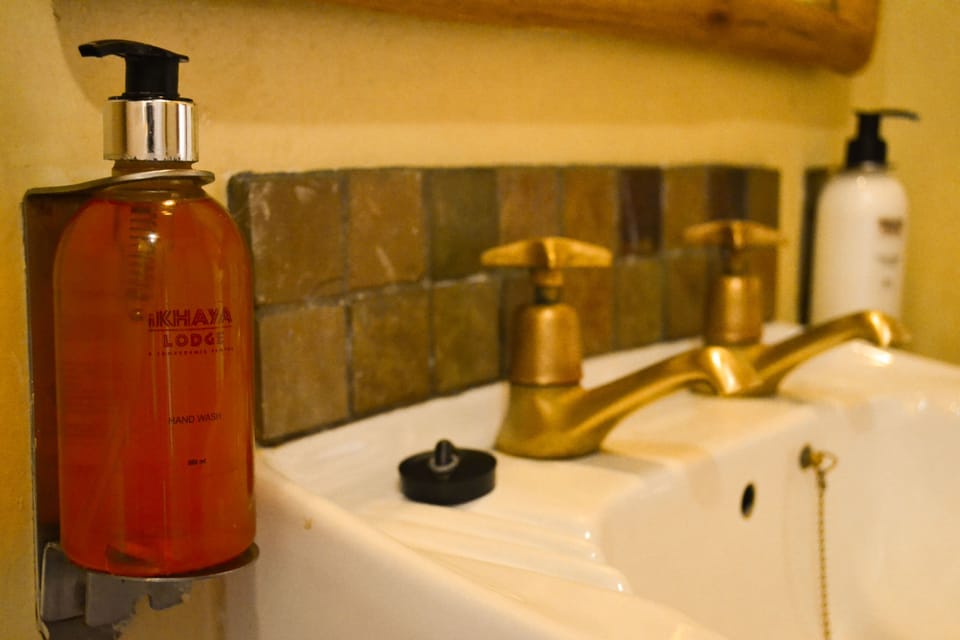 Standard Room | Bathroom | Shower, free toiletries, hair dryer, towels