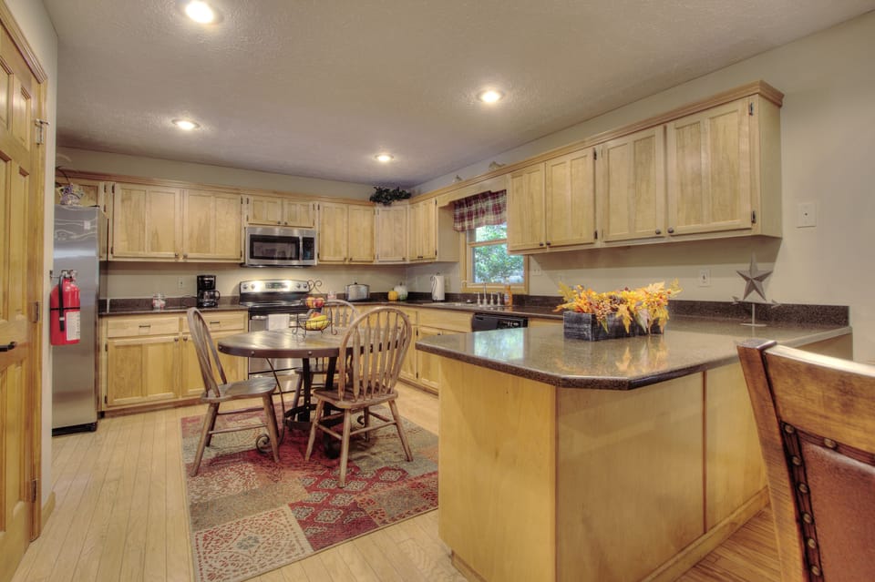 Cabin | Private kitchen | Full-size fridge, microwave, dishwasher, toaster
