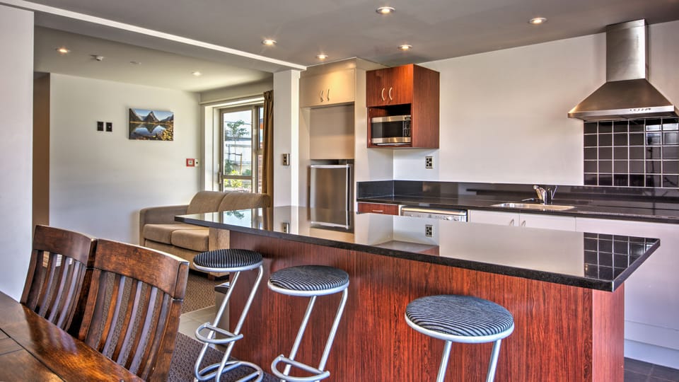 Apartment, 2 Bedrooms, Mountain View | Private kitchenette | Fridge, electric kettle, toaster