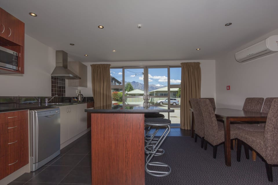 Apartment, 2 Bedrooms, Mountain View | Private kitchen | Fridge, electric kettle, toaster