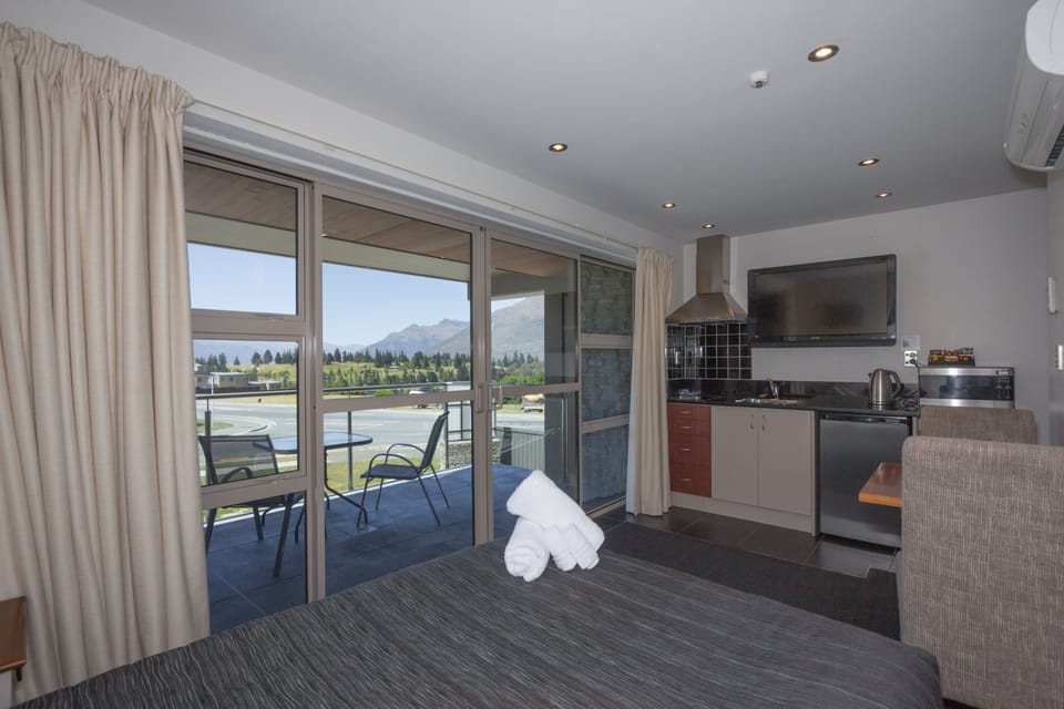 Apartment, 1 Bedroom, Mountain View (4 Adults) | Iron/ironing board, cribs/infant beds, free WiFi, bed sheets