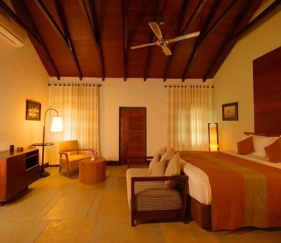 Studio Suite | In-room safe, bed sheets