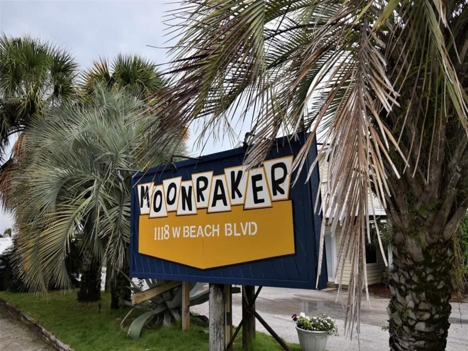 Beautiful Views With Just Steps To The Beach - Moonraker #38 - Sleeps 7 Apartment in West Beach