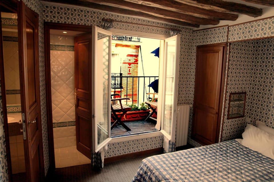 In-room safe, soundproofing, free WiFi, bed sheets