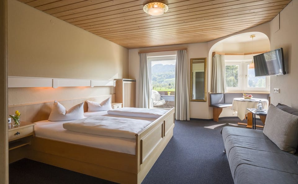 Classic Double Room | Cribs/infant beds, rollaway beds, free WiFi