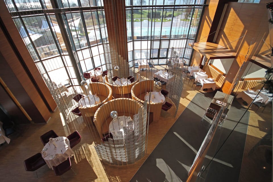 2 restaurants; breakfast, lunch, dinner, and brunch served
