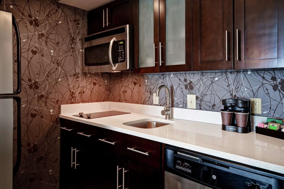 Desk, free cribs/infant beds, free WiFi, bed sheets