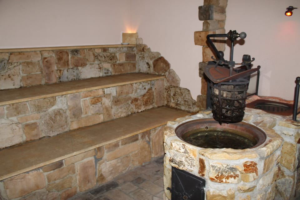 Sauna, hot tub, steam room, Turkish bath, body treatments, hydrotherapy