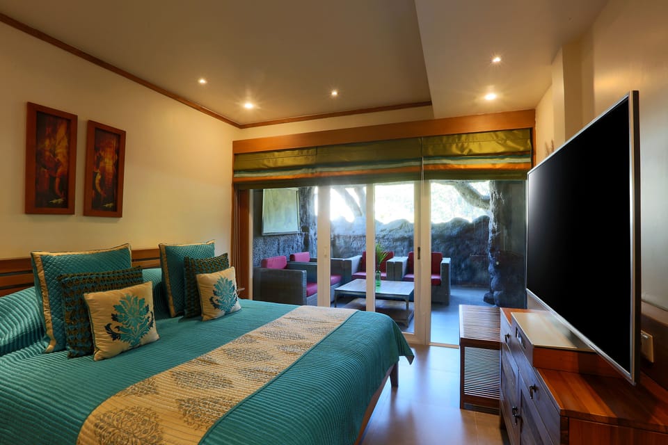 Suite | Premium bedding, minibar, in-room safe, rollaway beds