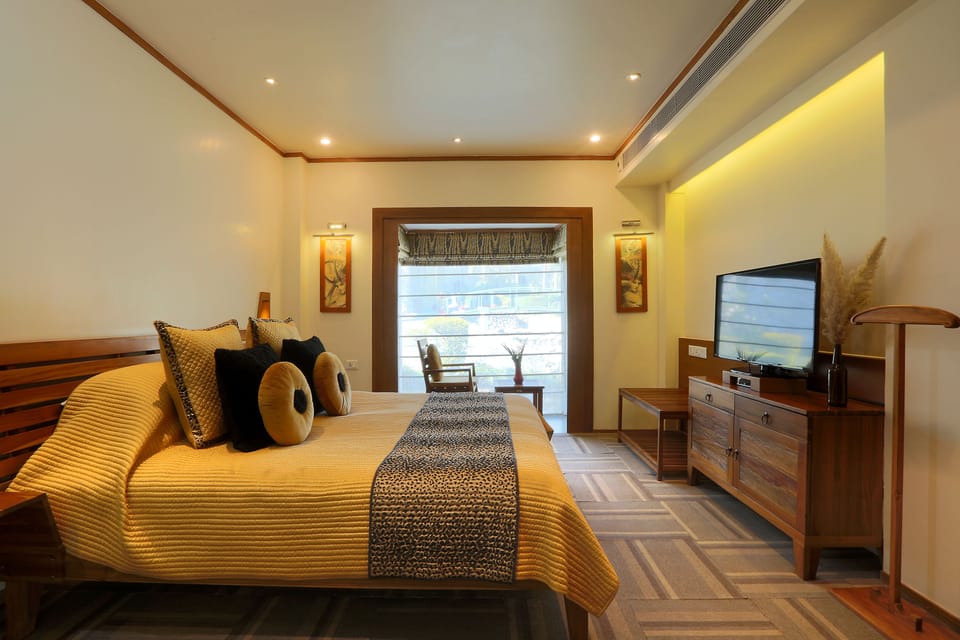 Executive Cave | Premium bedding, minibar, in-room safe, rollaway beds