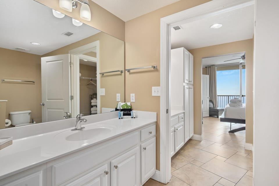 Primary En-Suite Bathroom