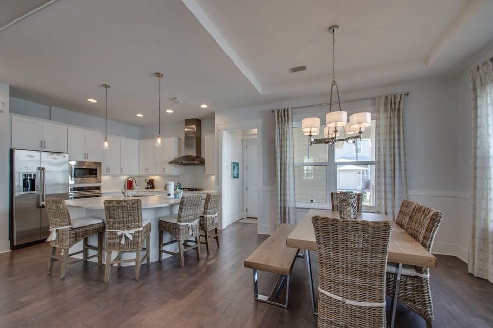 Large Area for Serving and Entertaining