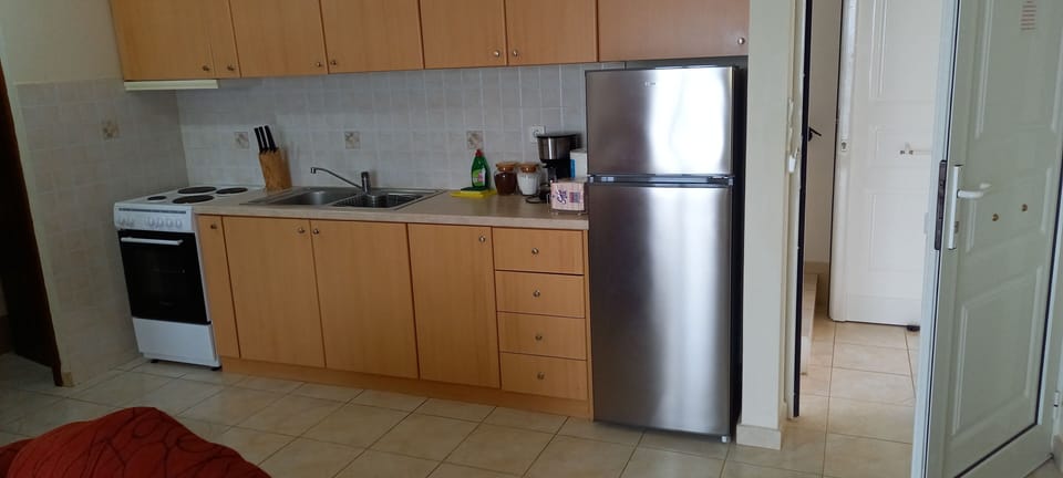 Kitchenette with Fridge-Freezer and Cooking Stove-Oven