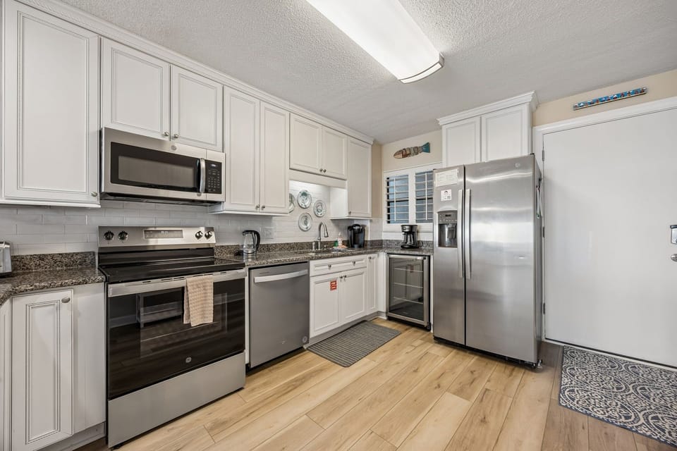 Condo, 3 Bedrooms | Private kitchen | Coffee/tea maker, fridge, oven