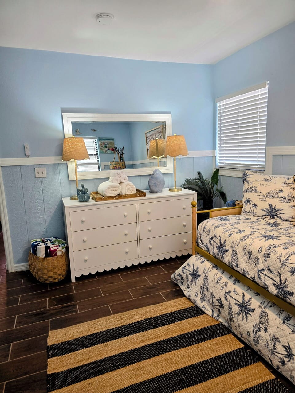 Guest bedroom #2 trundle bed pull-out with 2 twin  beds