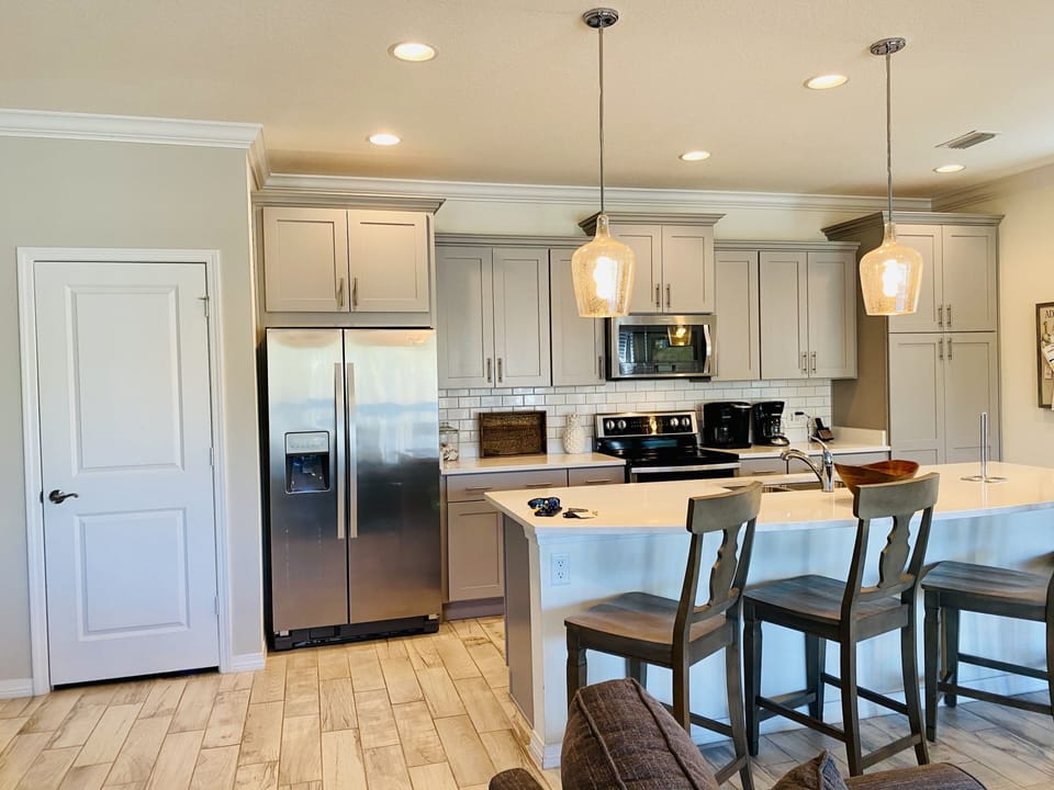 Open kitchen, extra fully stocked!