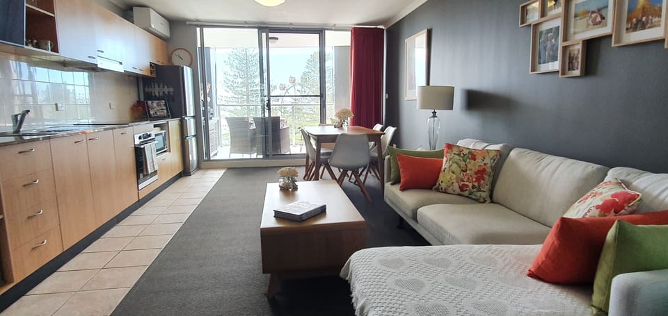 Lounge/Dining opening onto Balcony