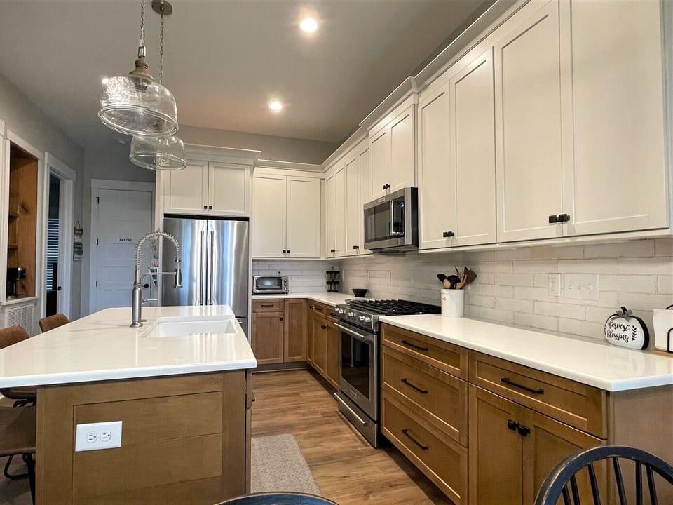 Beautiful Quartz countertops are so easy to keep clean  - Hosted by CalaTortugaOnLakeGaston