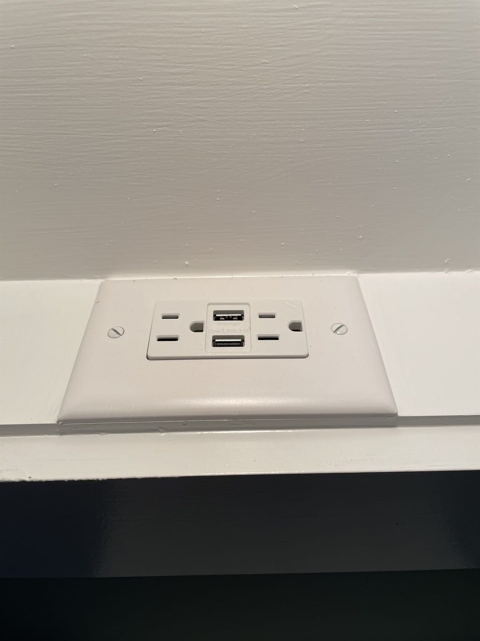 Each Bunk has its own light and usb charging station  - Hosted by CalaTortugaOnLakeGaston