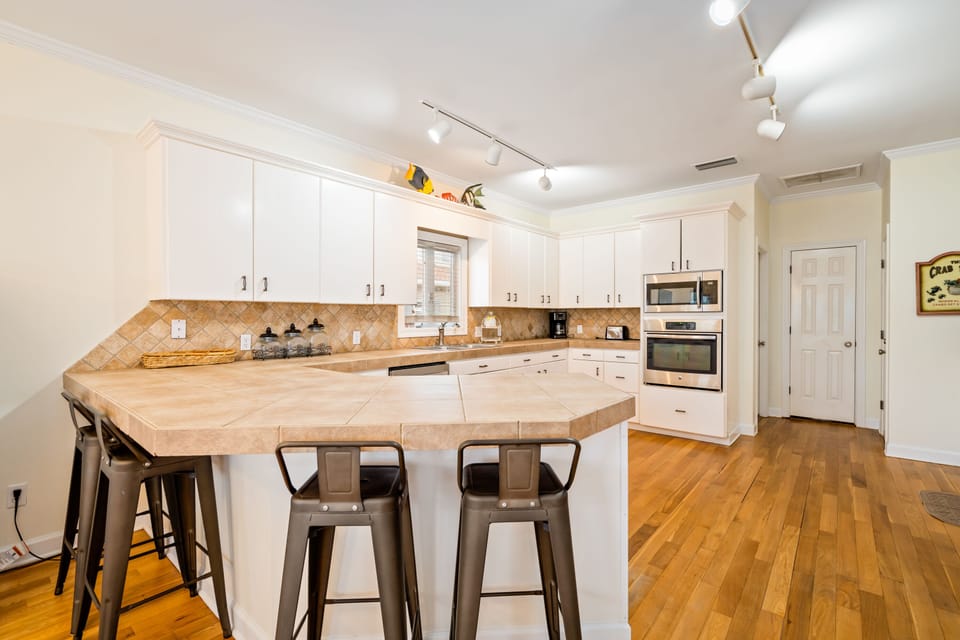 Kitchen Bar 