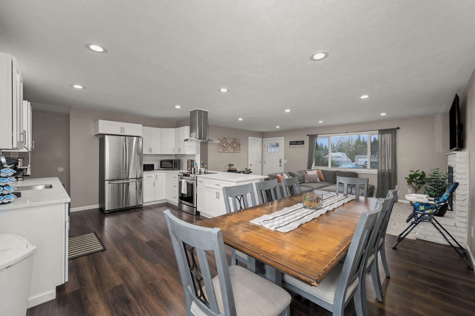 Kitchen, Dining & Living Area Main Floor